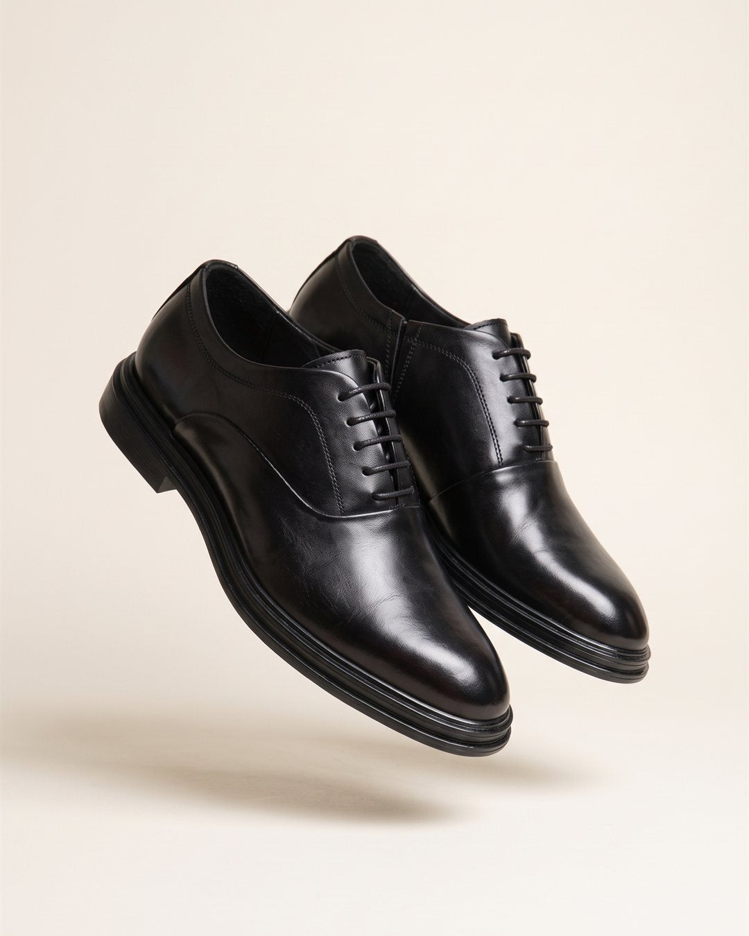 Brighton Oxford Shoes in Black — color view