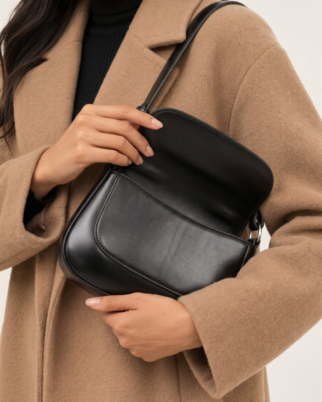 Montmartre Baguette Bag — construction detail