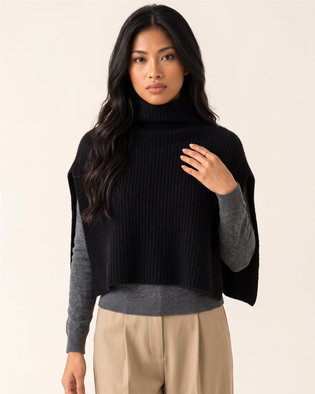 Como Cashmere Cape in Black — color view